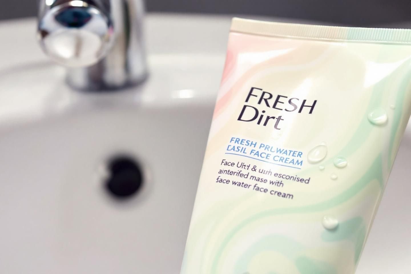 Combien de temps après le nettoyage du visage faut-il appliquer une crème hydratante ?